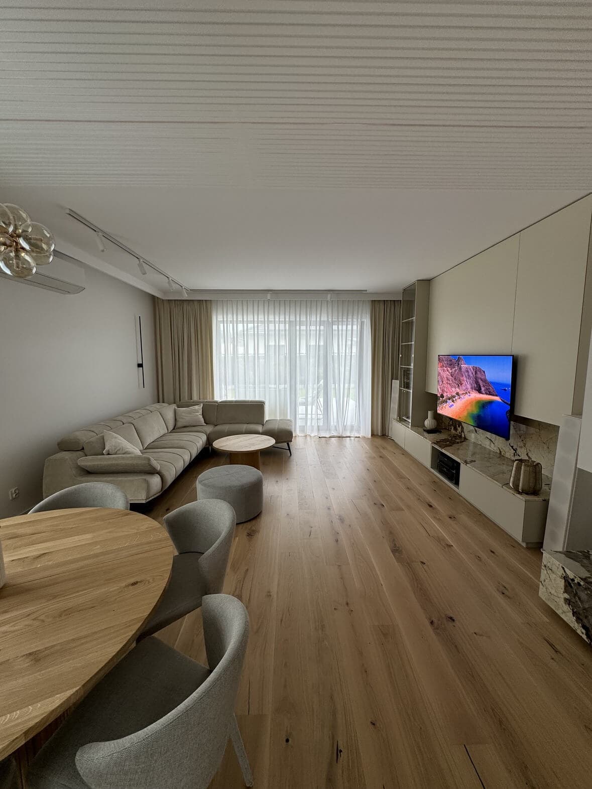 Remont nieruchomości Wrocław - profesjonalny remont salonu